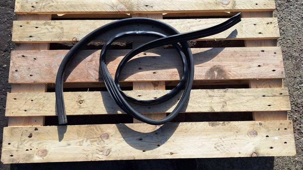 Tagaukse tihend – tagumine vasak