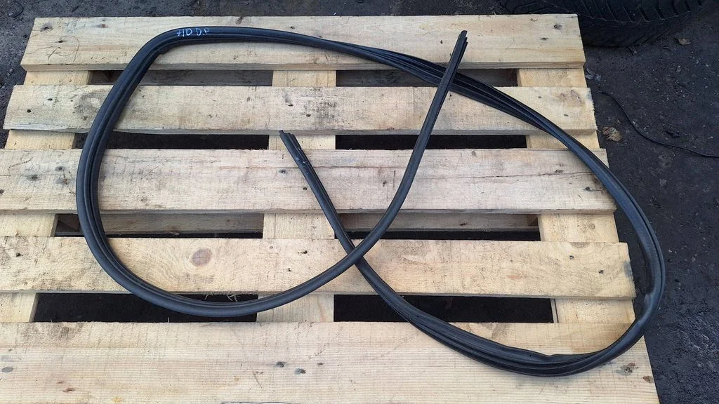 Esiukse tihend (ukse pool) – Nissan Qashqai+2 (2008-2010)