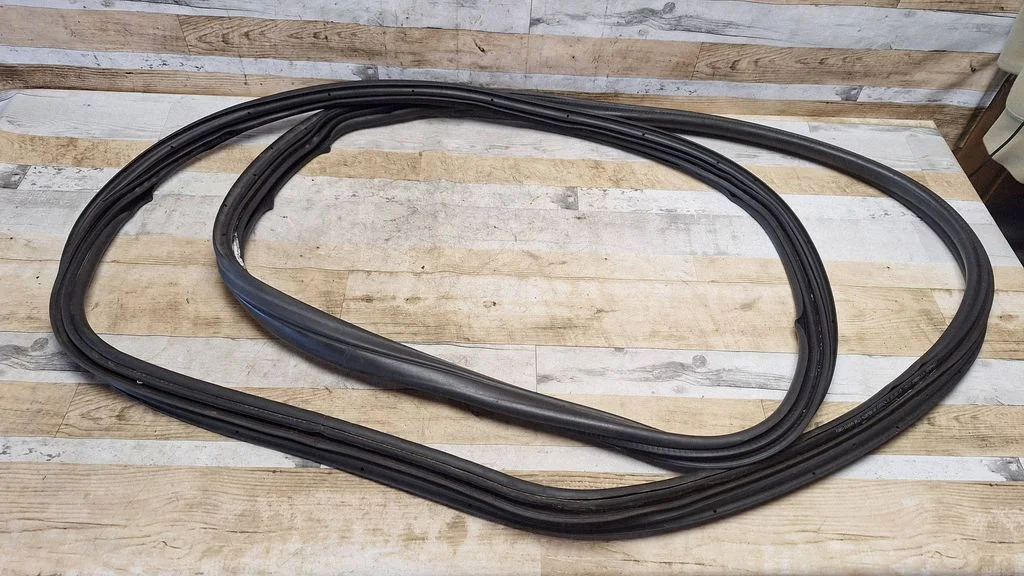 Esiukse tihend (ukse pool) – Ford Transit Custom (2013-2023)