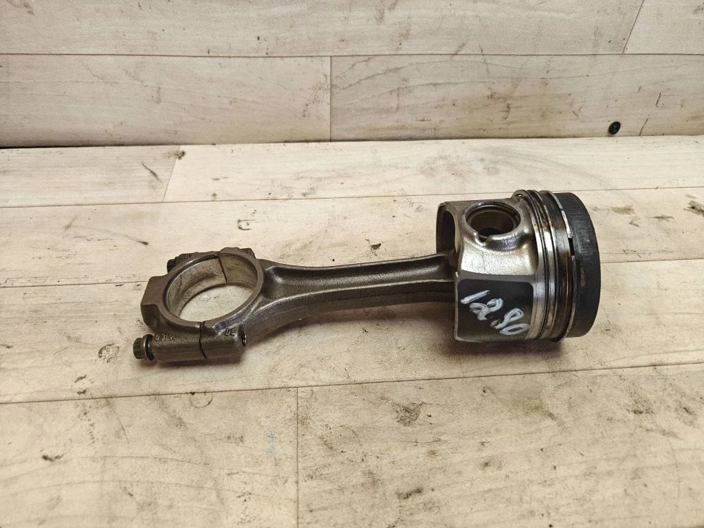 Piston with connecting rod
