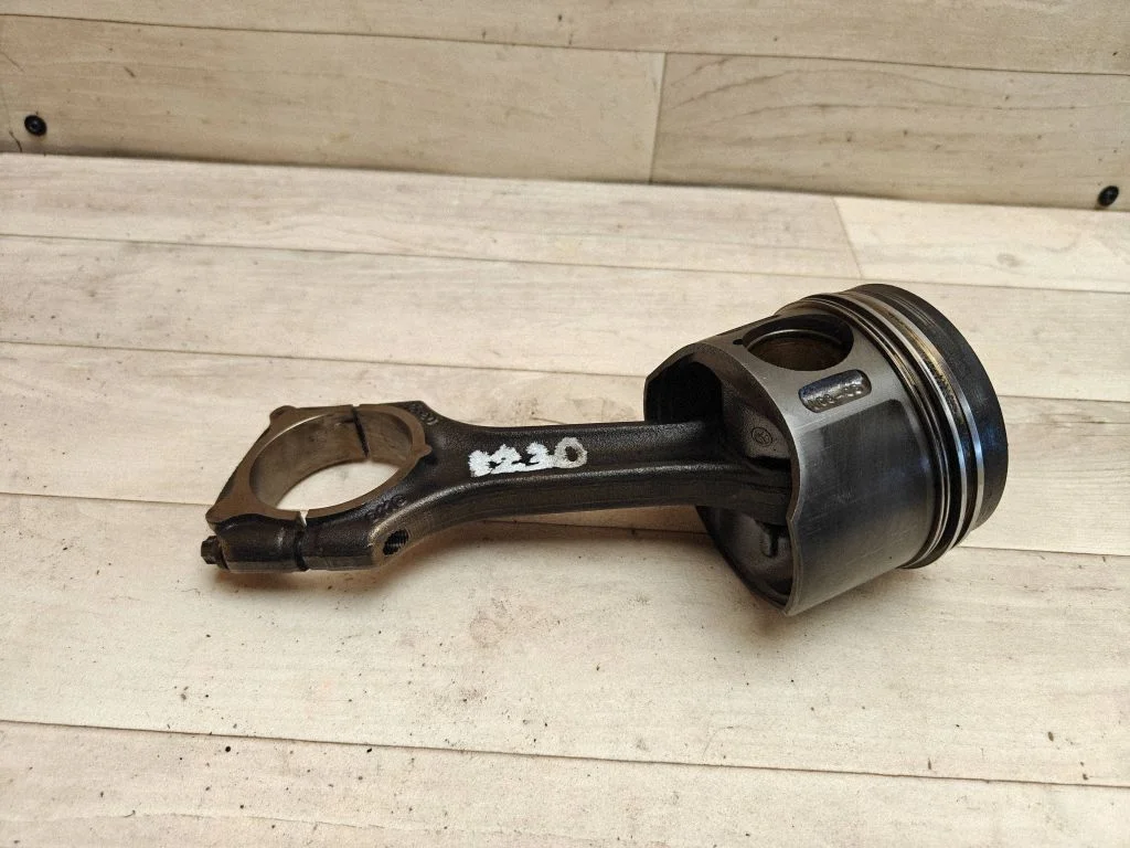 Piston with connecting rod – Mercedes-Benz C-Class W203 (2000-2007)