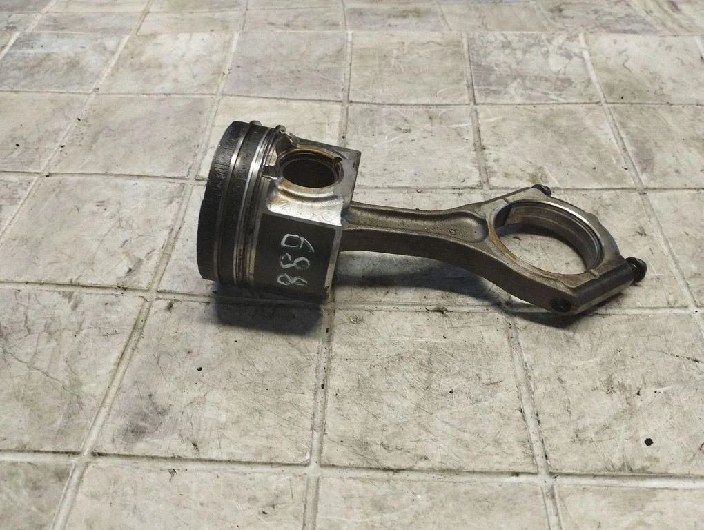 Piston with connecting rod – Subaru Forester SH (2008-2013)