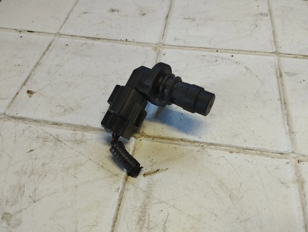 Camshaft position sensor 8627354