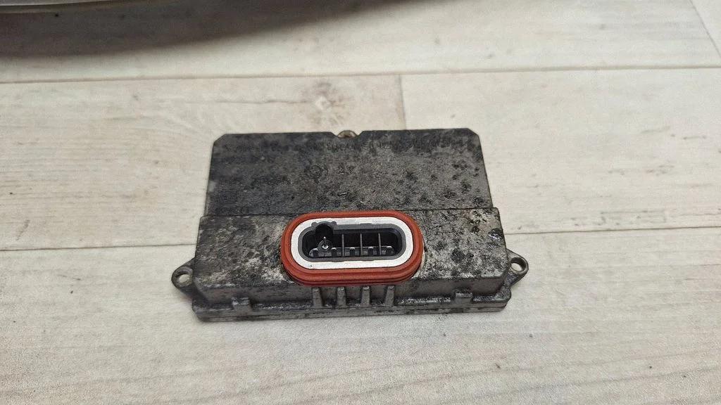 Headlight ballast module Xenon 5DV00829000