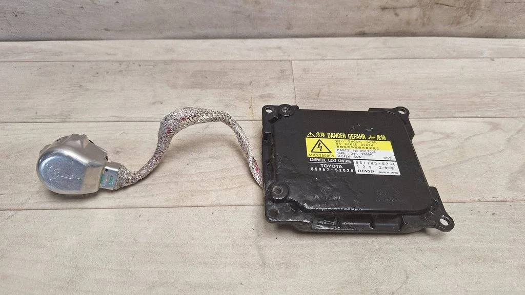 Headlight ballast module Xenon – Toyota Auris 150 (2006-2012)