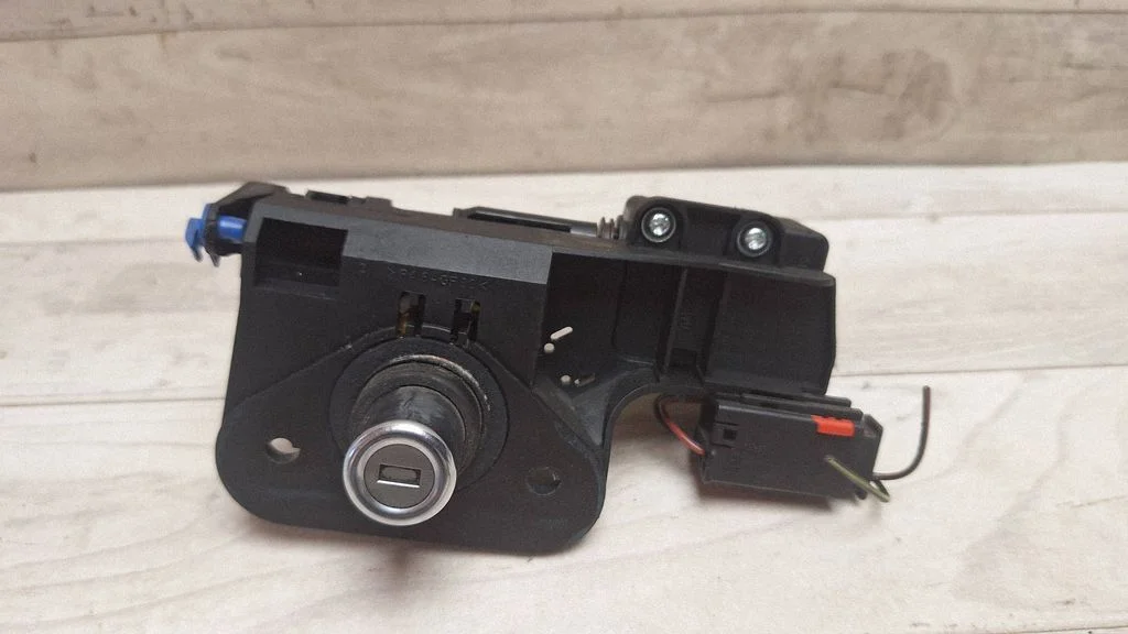 Tailgate exterior lock 09183495