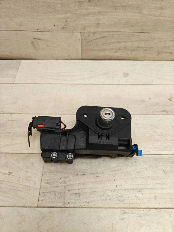 Tailgate exterior lock 13168316