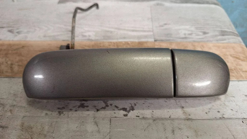 Uchwyt do zamykania klapy tylnej – Mitsubishi Colt CZ3 (2006-2009)