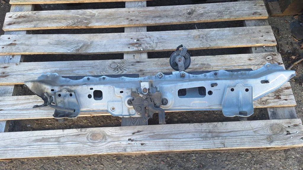 Top upper radiator support slam panel