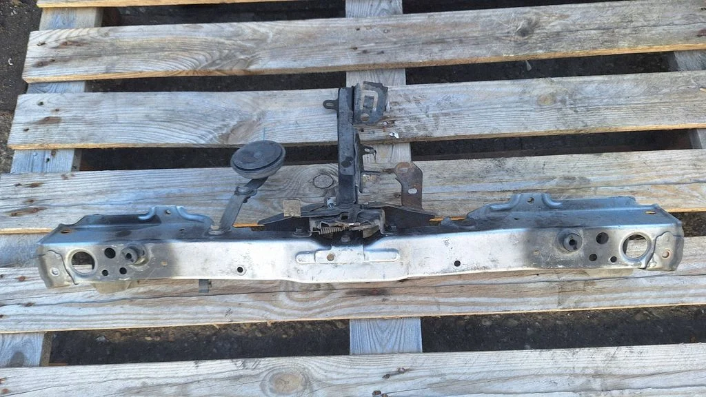 Top upper radiator support slam panel