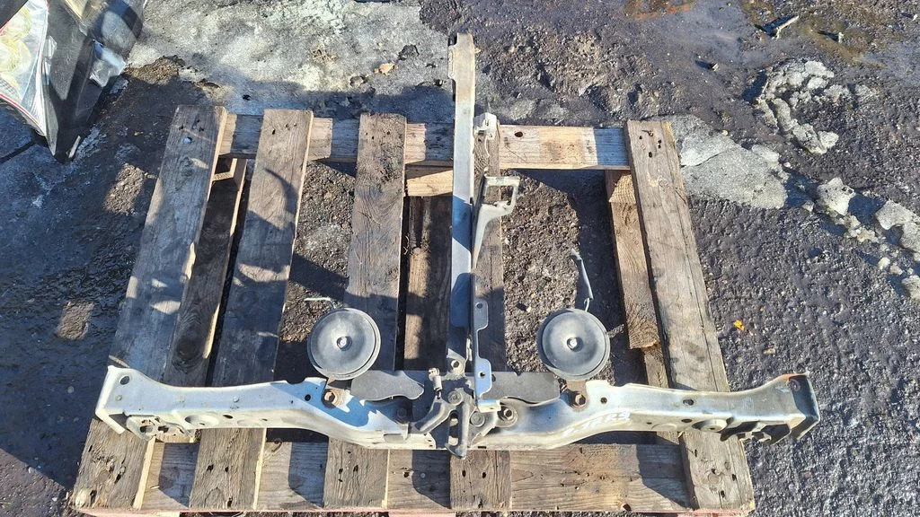 Top upper radiator support slam panel