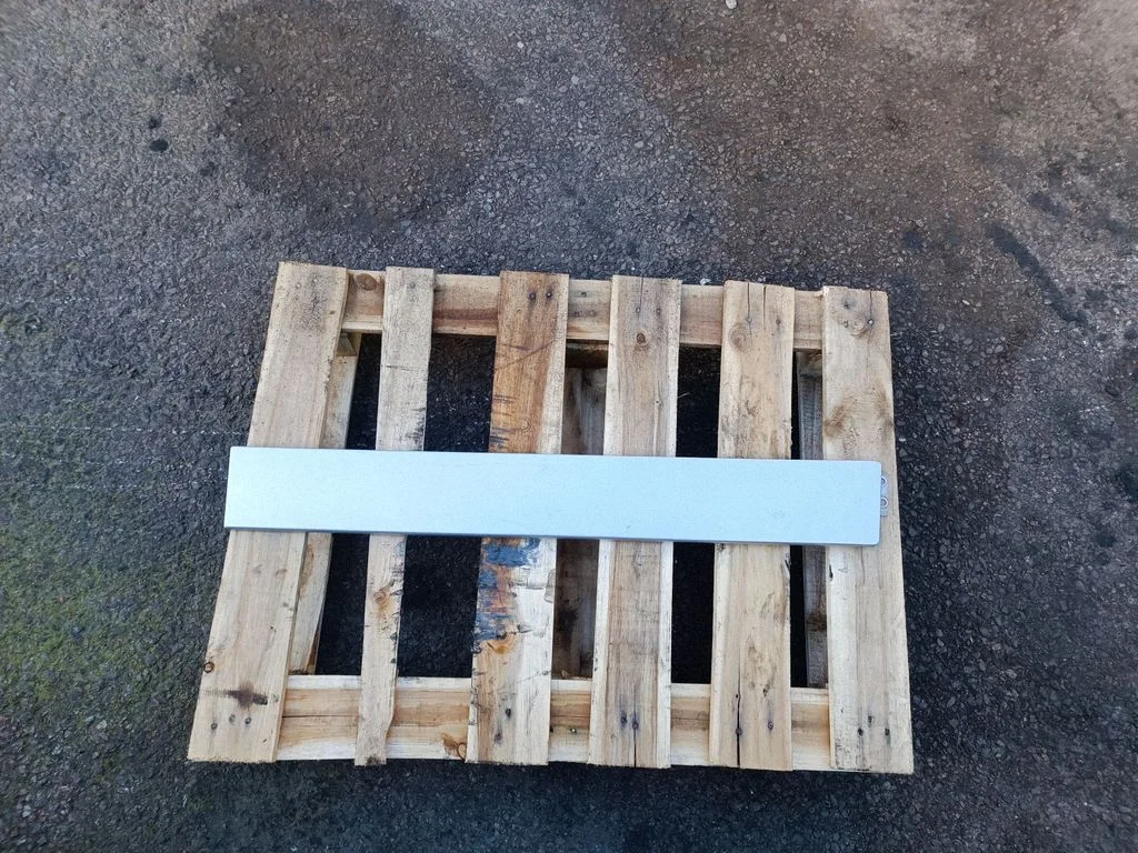 Poritiiva iluliist (molding) – parem