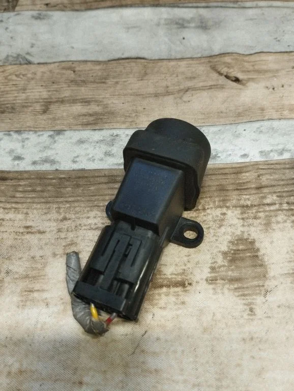 Fuel cut-off switch – Honda Civic IX (2011-2017)