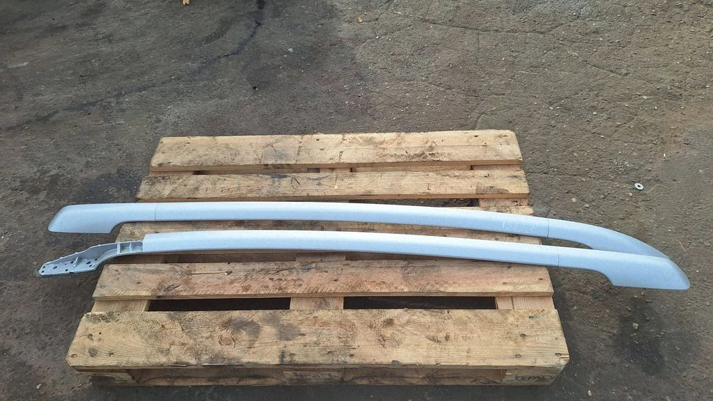 Roof bar rail