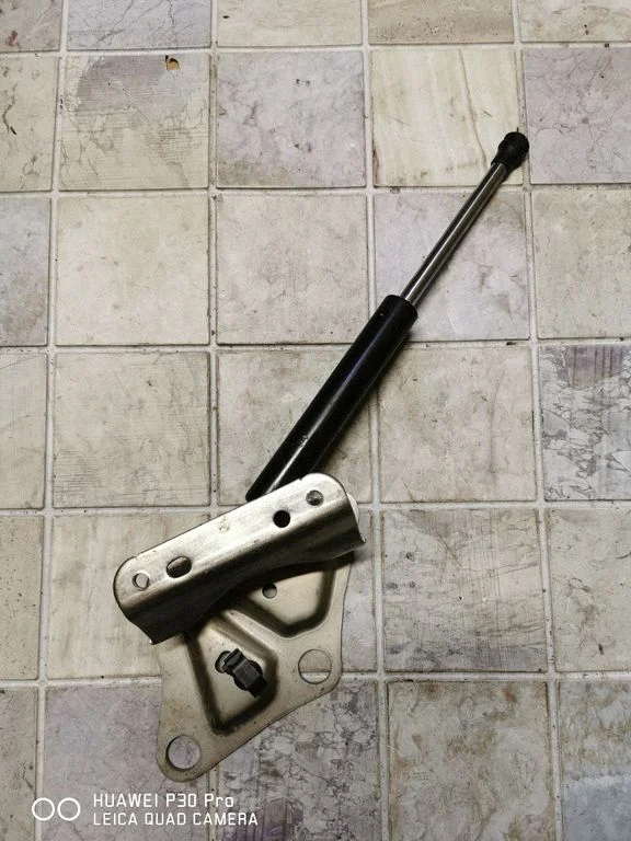 Convertible roof hinge – Citroen C3 (2002-2004)
