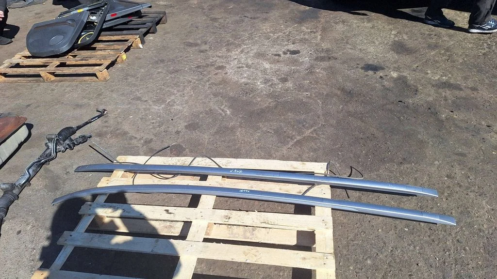 Roof bar rail