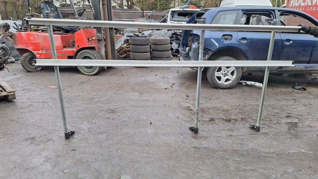 Roof bar rail