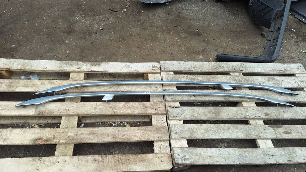 Roof bar rail