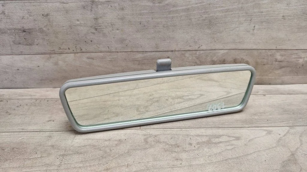 Rear view mirror (interior) E9014022