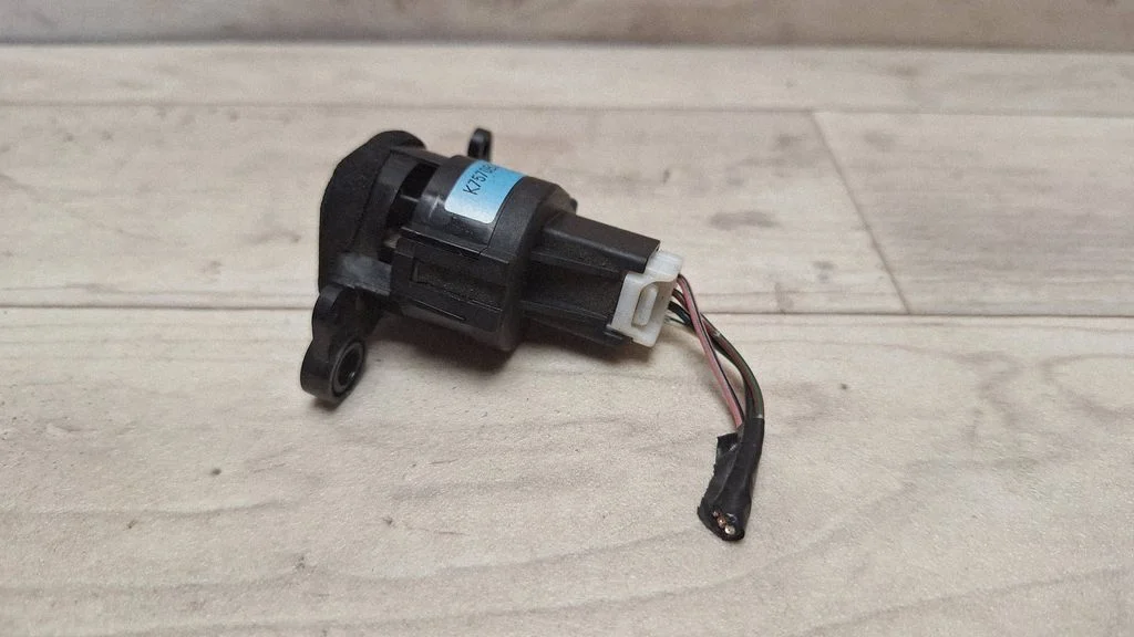 Interior temperature sensor K7570B32T