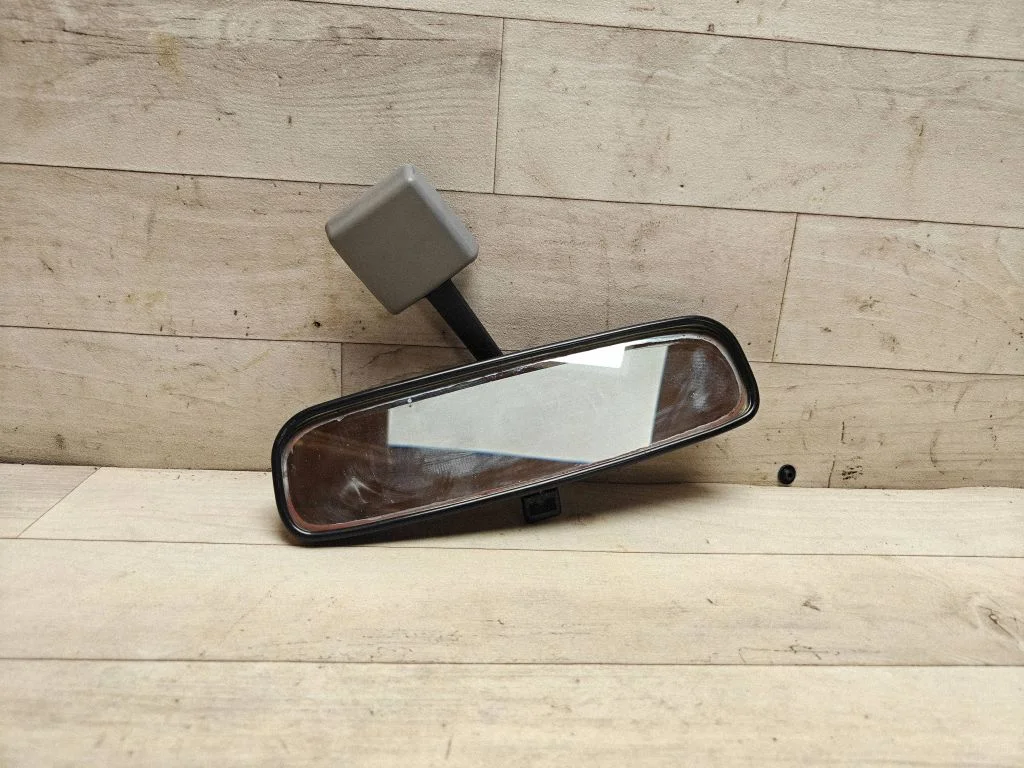 Rear view mirror (interior) – Toyota Avensis T250 (2003-2006)