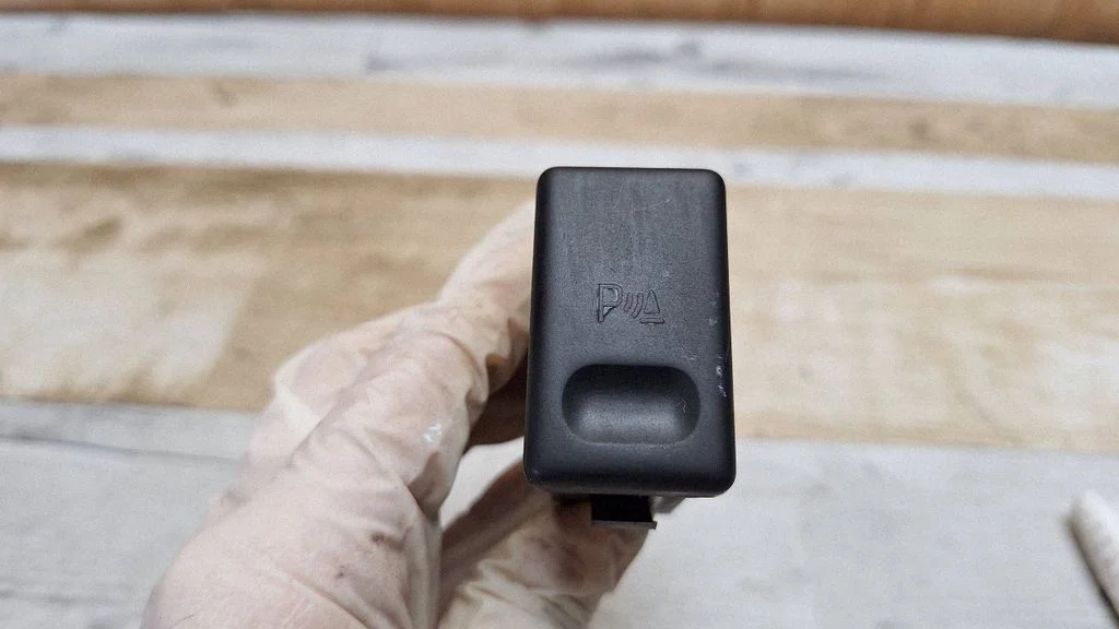 Parking (PDC) sensor switch – Ford Galaxy (2000-2006)