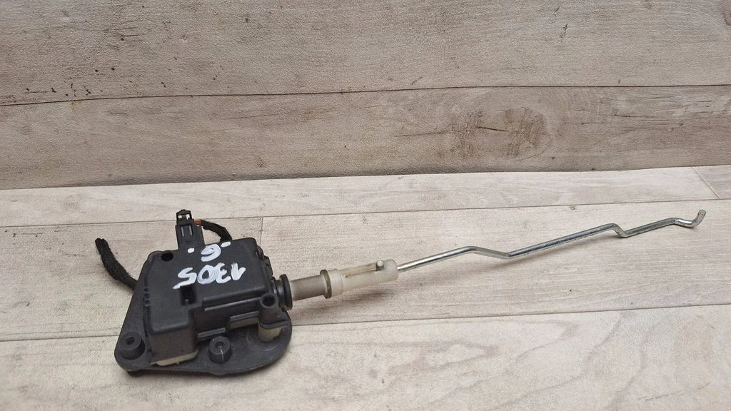 Central locking motor 8E9827833
