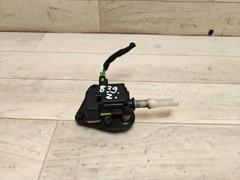 Central locking motor 8E9827833