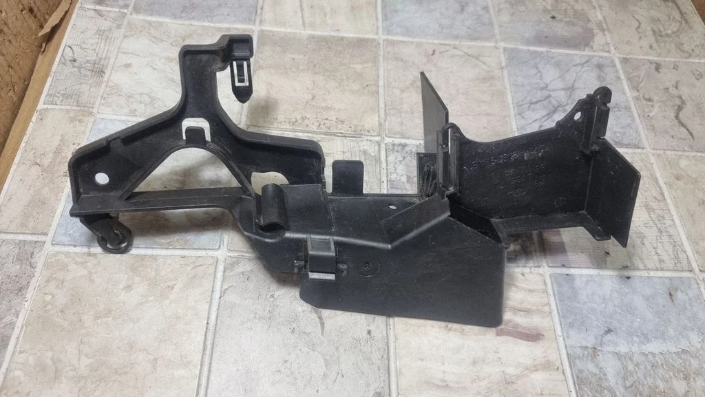 Front door exterior handle/bracket 7S71A21979AB