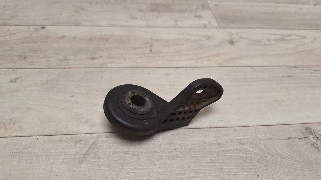 Radiator mount bracket 96536642