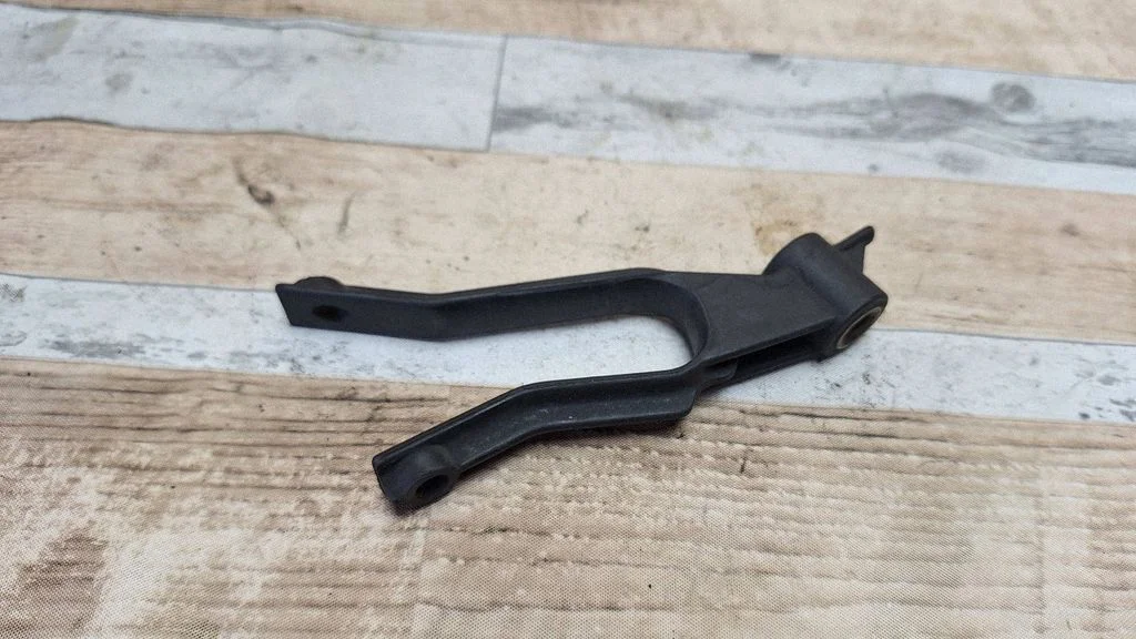 Radiator mount bracket 13162131