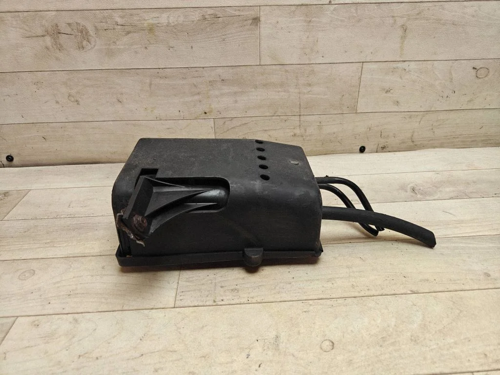 Active carbon filter fuel vapour canister