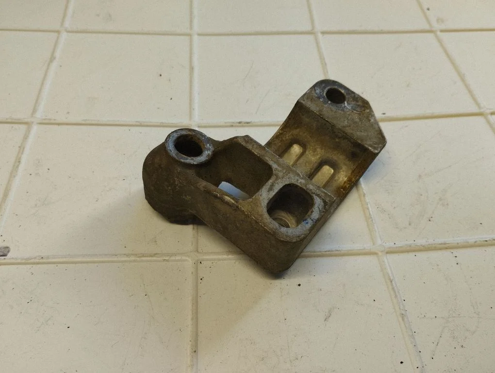 Sway bar bush bracket, front – Mercedes-Benz E-Class W211 (2002-2009)