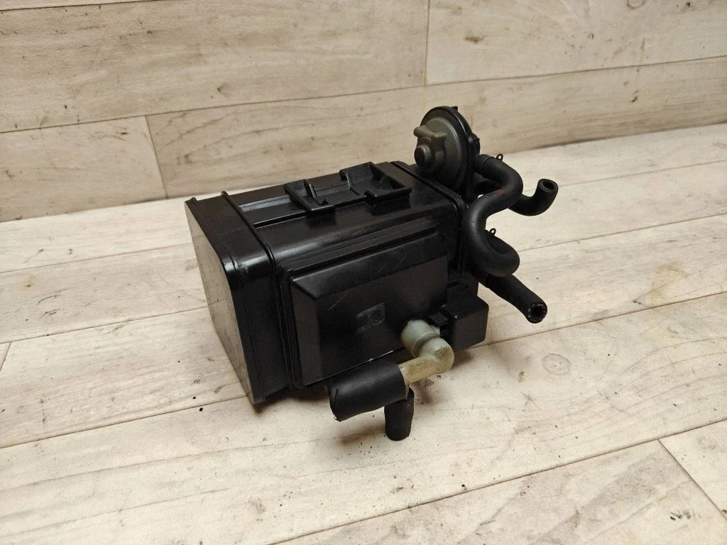 Active carbon filter fuel vapour canister