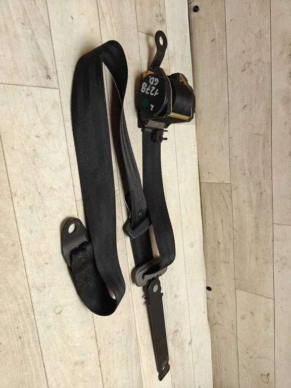 Third row seat belt 898447C304