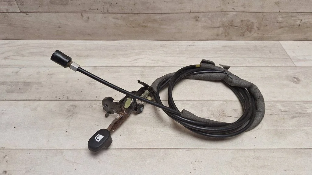 Fuel cap flap release cable – Hyundai Tucson JM (2004-2009)