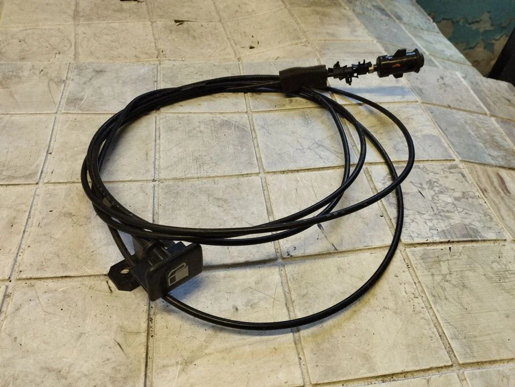 Fuel cap flap release cable – Honda CR-V (2002-2006)