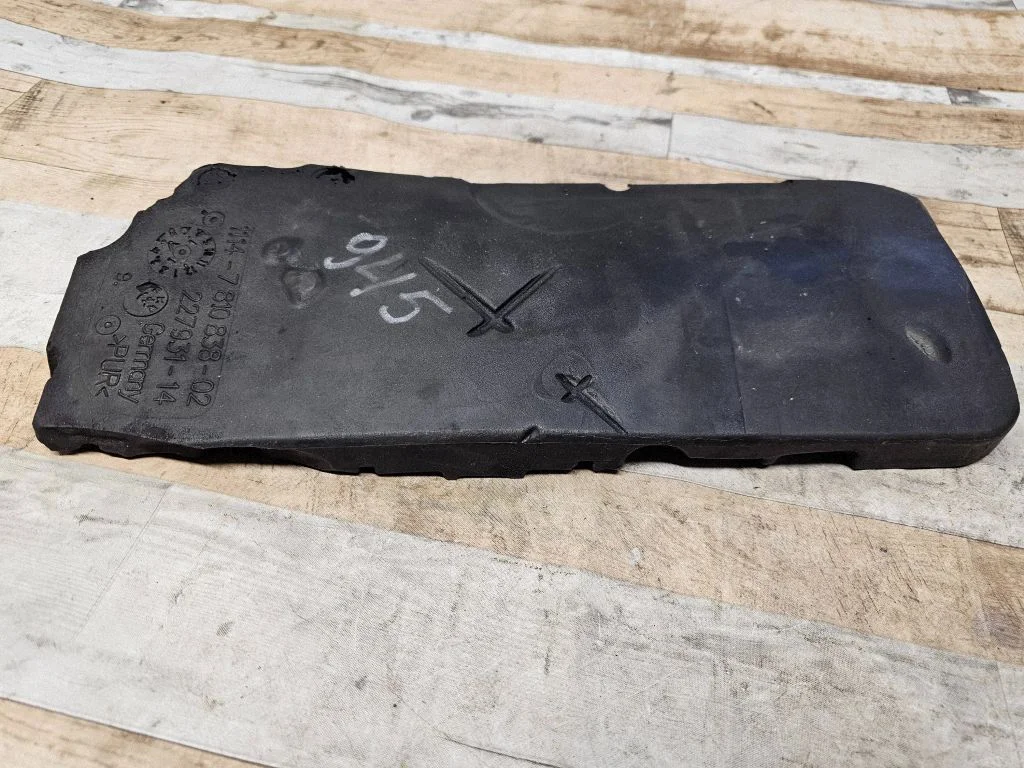 Heat shield in engine bay 7810838