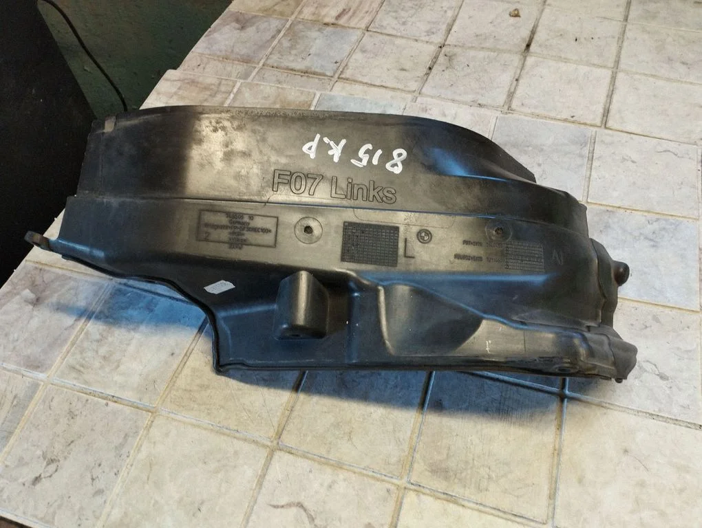 Heat shield in engine bay 7149459
