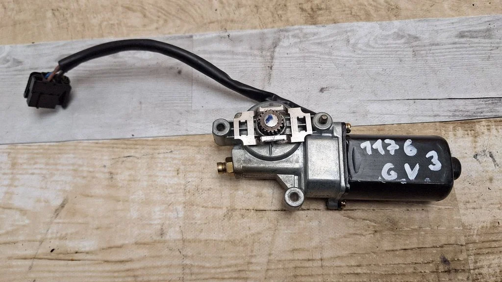 Seat adjustment motor – centre