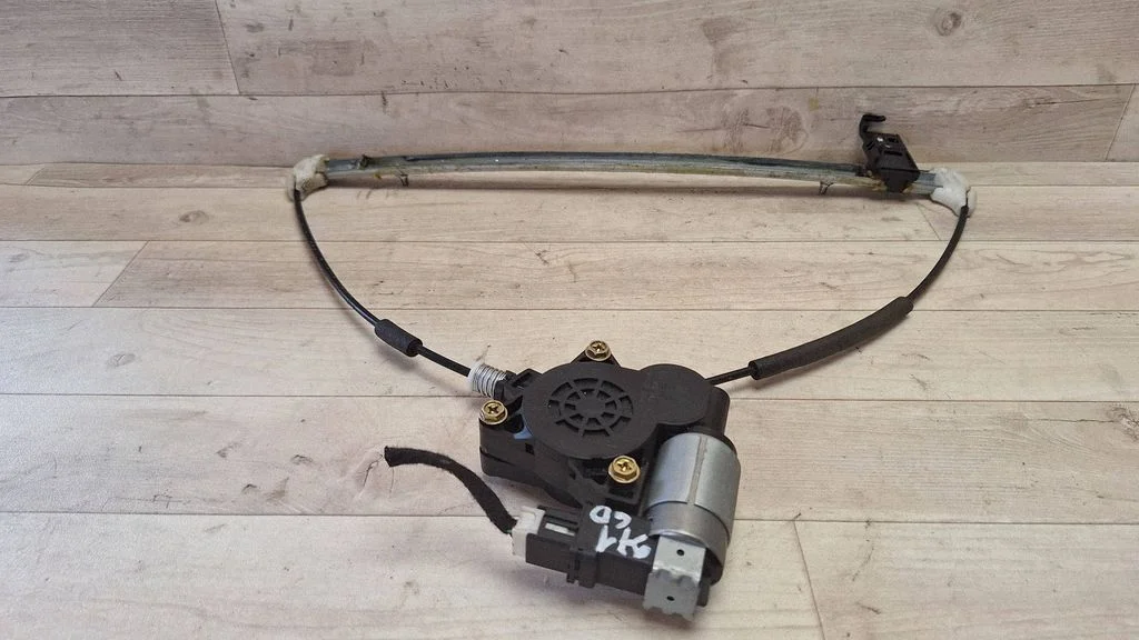 Rear door window regulator with motor G22C5858X
