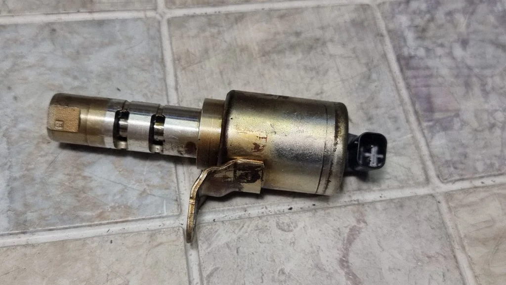 Camshaft vanos timing valve 6M8G6M280