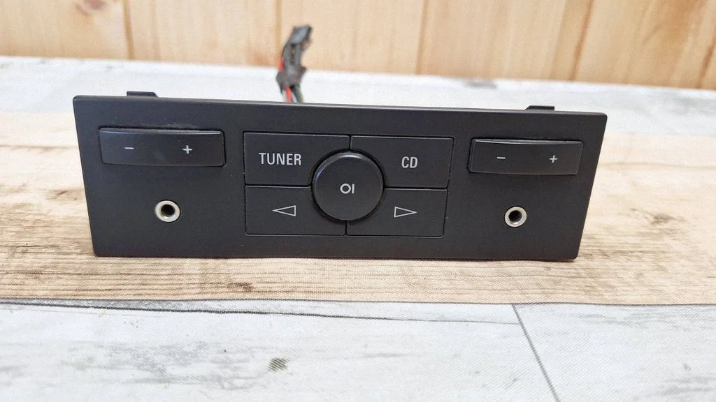 Head unit multimedia control – Opel Vectra C (2002-2005)
