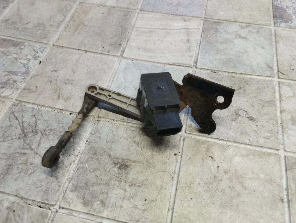 Eesmise vedrustuse kõrgusandur – Land Rover Range Rover Sport L320 (2005-2013)