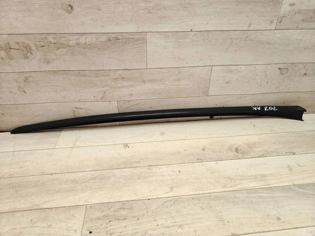 Windshield trim 8R0854327A