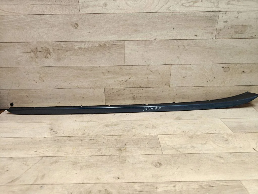 Windshield trim 861323Z000