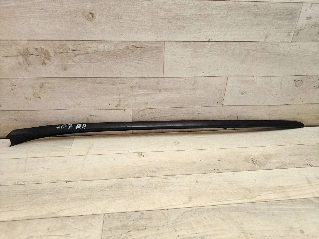 Windshield trim 8R0854328A