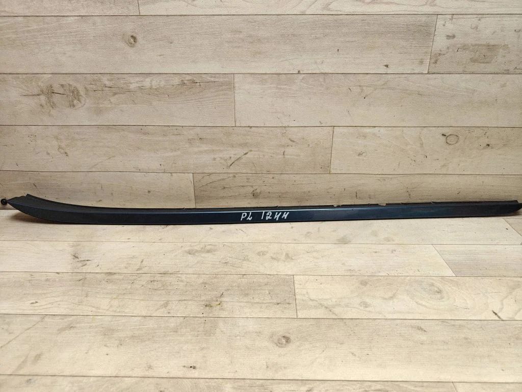 Windshield trim 861313Z000