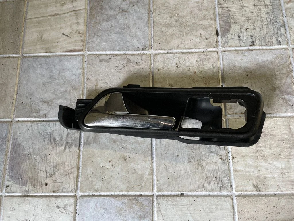 Laadimisukse sisemine käepide – Volkswagen Touran I (2003-2010)
