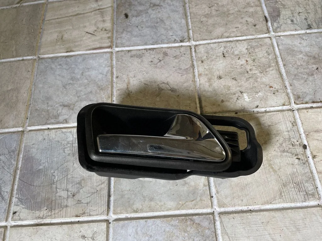 Laadimisukse sisemine käepide – Volkswagen Touran I (2003-2010)